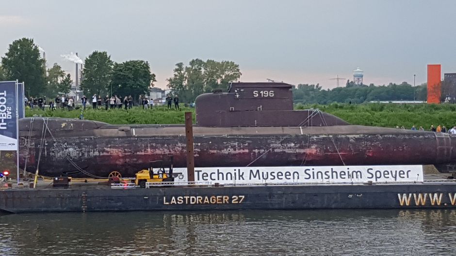 Duisburg: U-Boot Transport nach Sinsheim